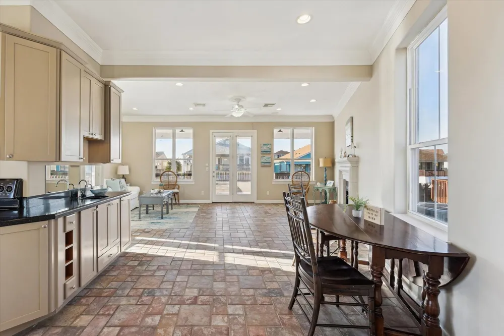 1854 Tiki Drive Tiki Island, TX 77554