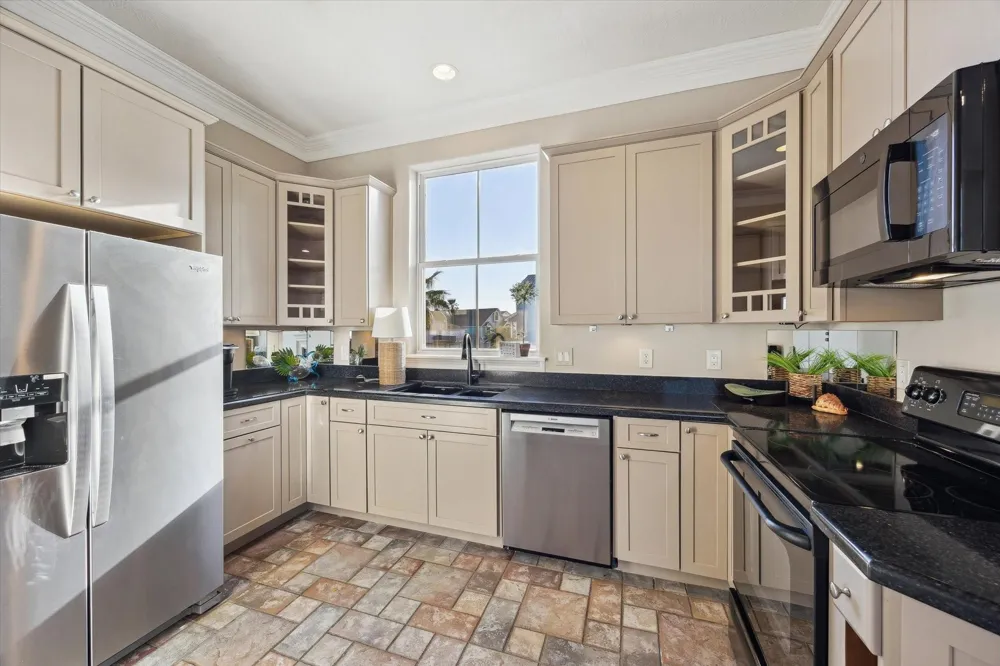 1854 Tiki Drive Tiki Island, TX 77554