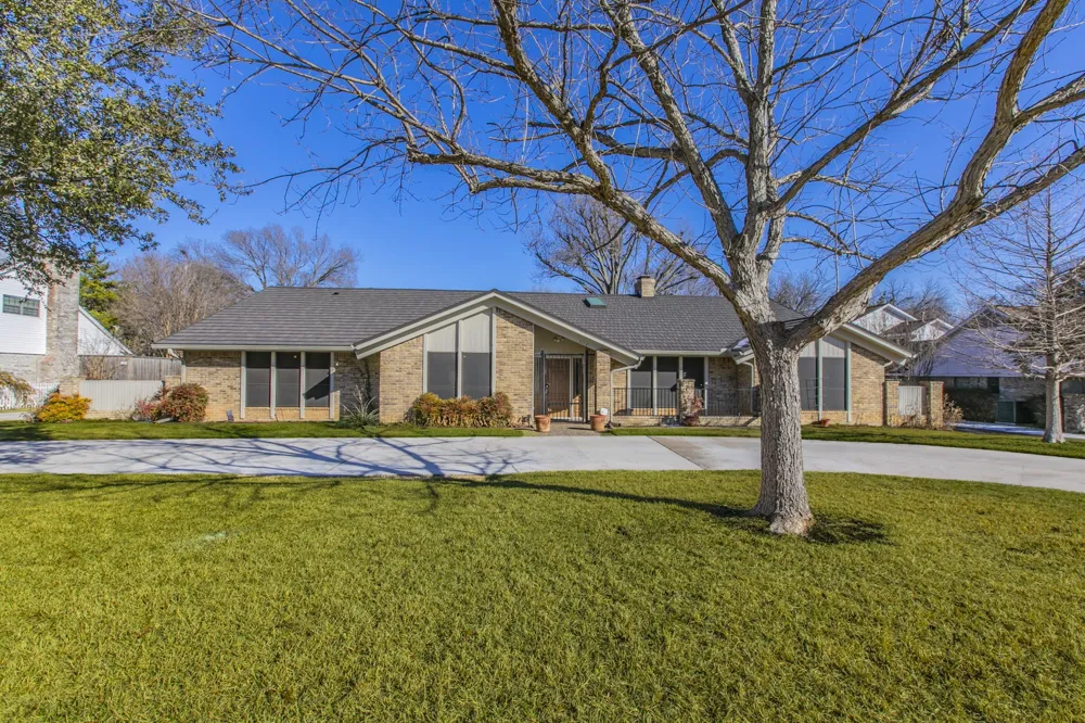 1112 Spring Lake Drive