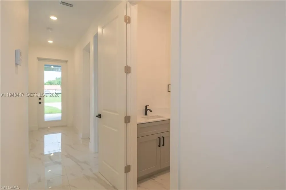 2045 Carver Ave Fort Myers, FL 33916
