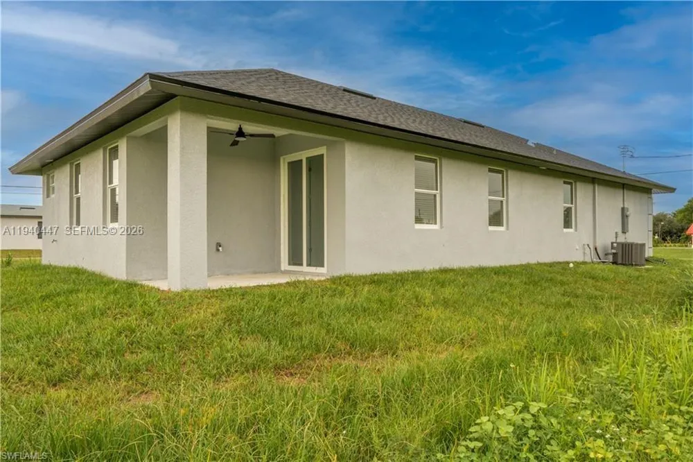 2045 Carver Ave Fort Myers, FL 33916