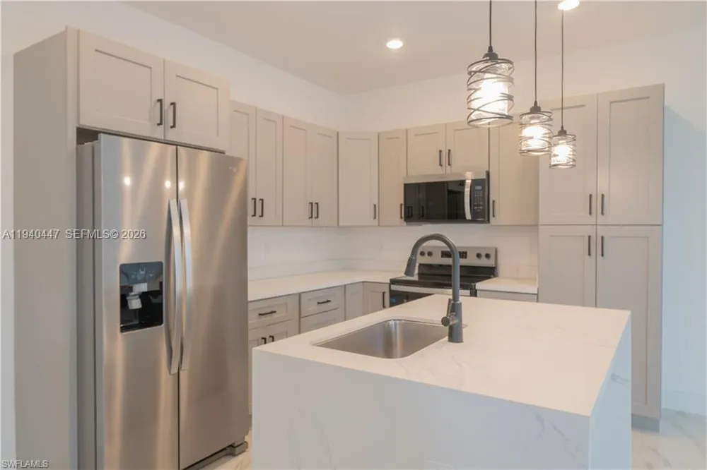 2045 Carver Ave Fort Myers, FL 33916
