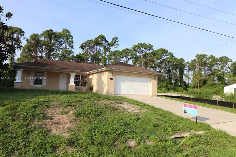 2805 1 sw st Lehigh Acres, FL 33972