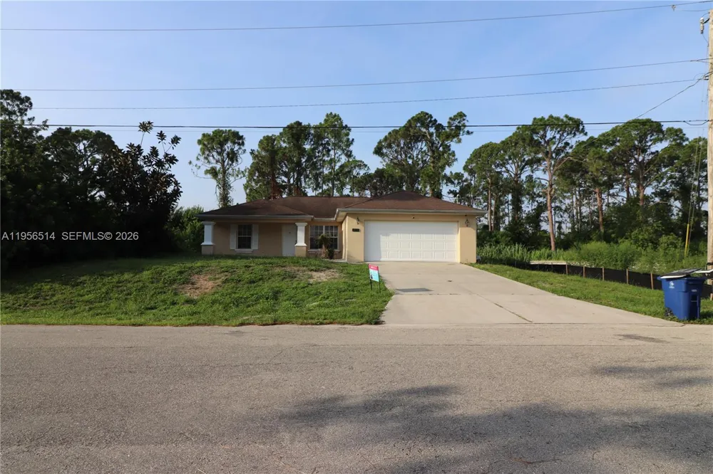 2805 1 sw st Lehigh Acres, FL 33972