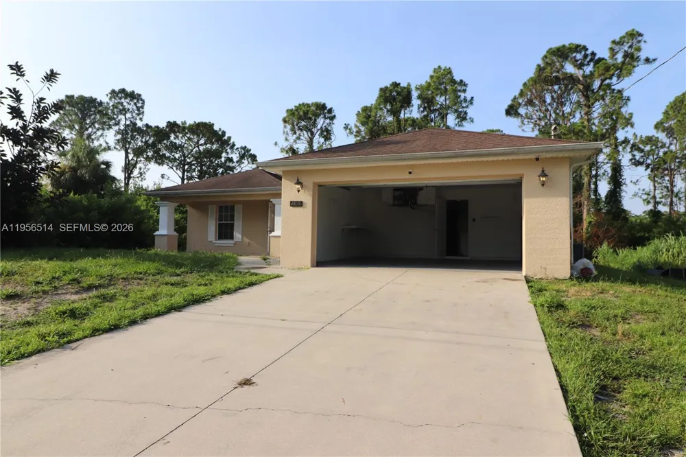 2805 1 sw st Lehigh Acres, FL 33972