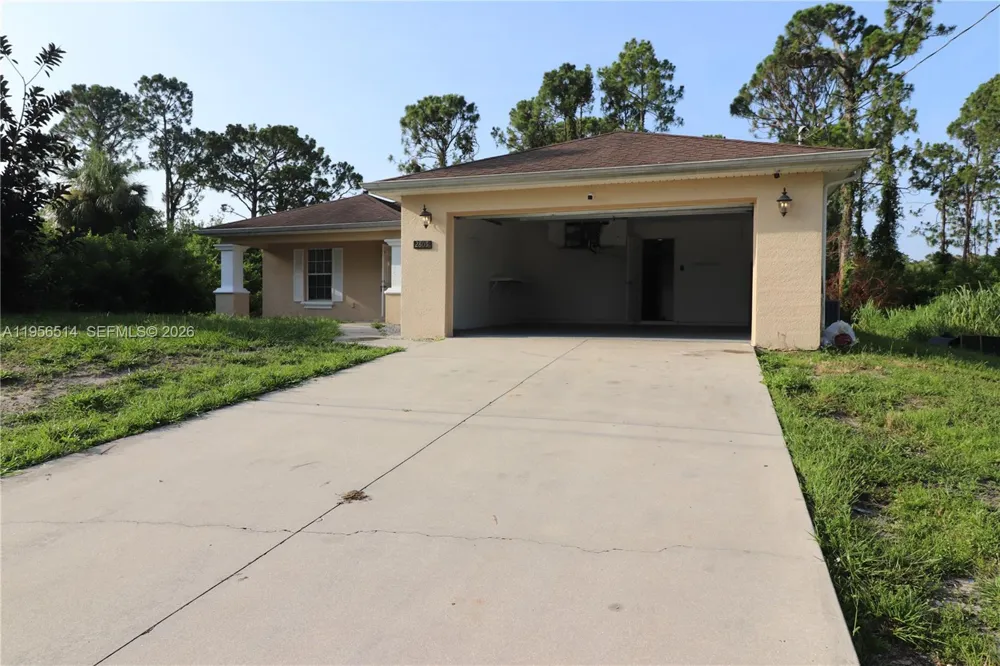 2805 1 sw st Lehigh Acres, FL 33972