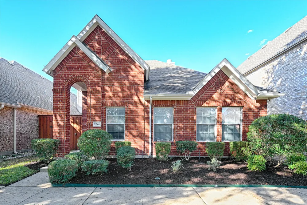 7681 Glasshouse Walk