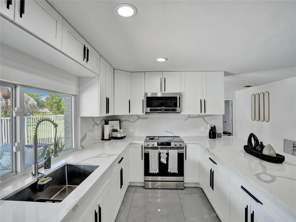 11824 SW 43rd Ct Davie, FL 33330