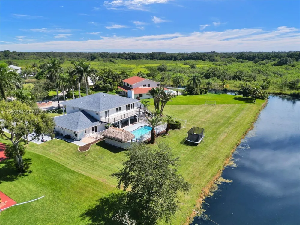 11824 SW 43rd Ct Davie, FL 33330