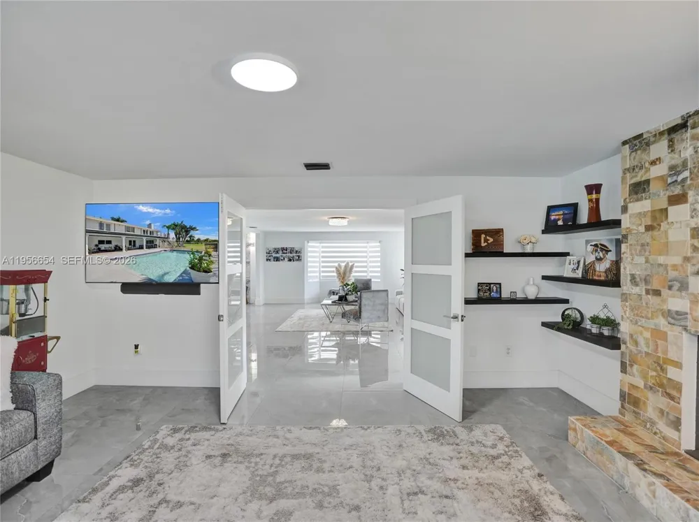 11824 SW 43rd Ct Davie, FL 33330