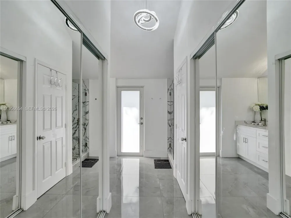 11824 SW 43rd Ct Davie, FL 33330