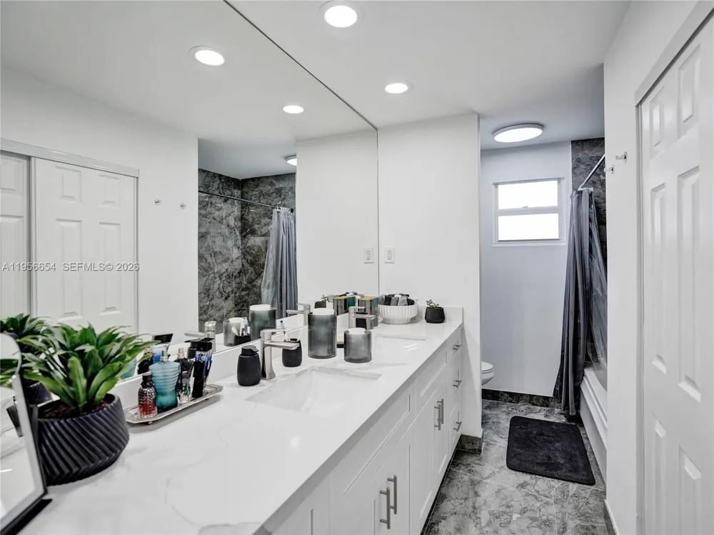 11824 SW 43rd Ct Davie, FL 33330