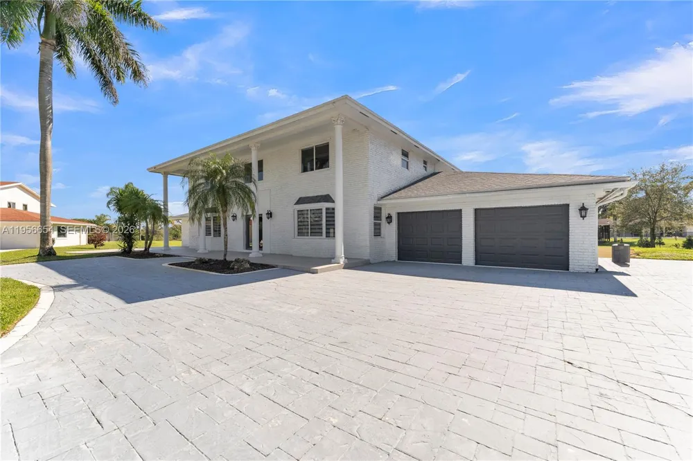 11824 SW 43rd Ct Davie, FL 33330