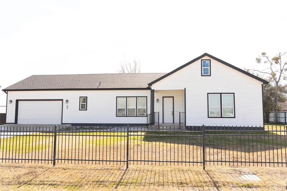 300 E Front Street Thorndale, TX 76577