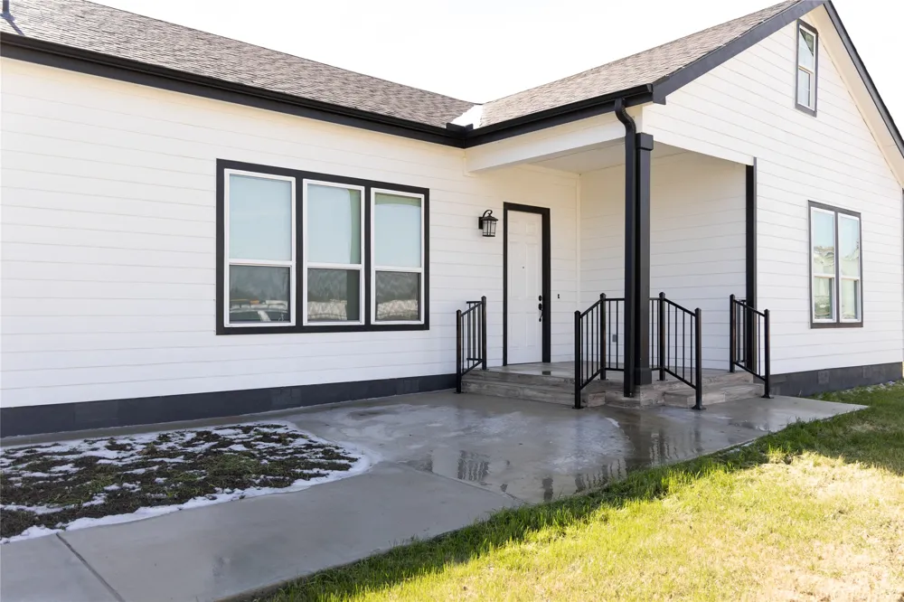 300 E Front Street Thorndale, TX 76577