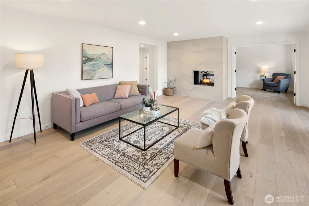 16040 36th Avenue NE Lake Forest Park, WA 98155