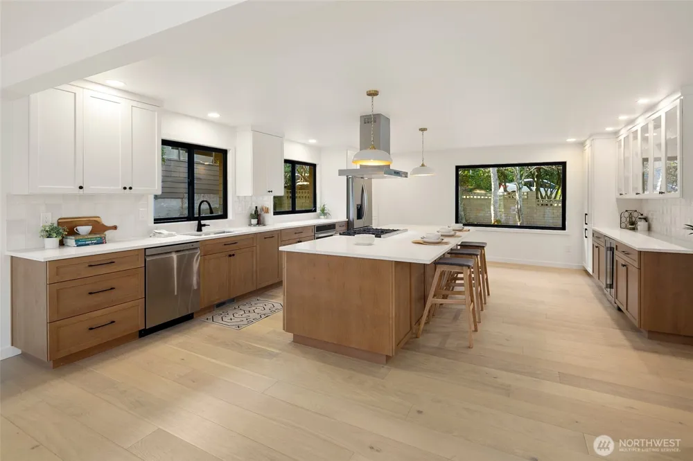 16040 36th Avenue NE Lake Forest Park, WA 98155