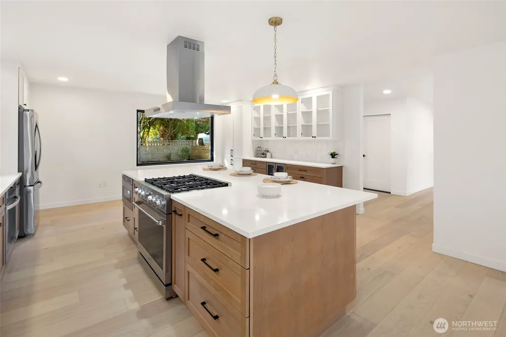16040 36th Avenue NE Lake Forest Park, WA 98155