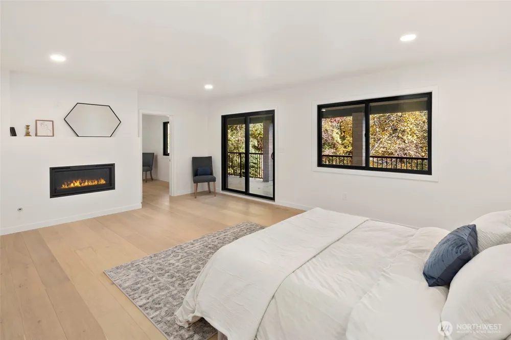 16040 36th Avenue NE Lake Forest Park, WA 98155