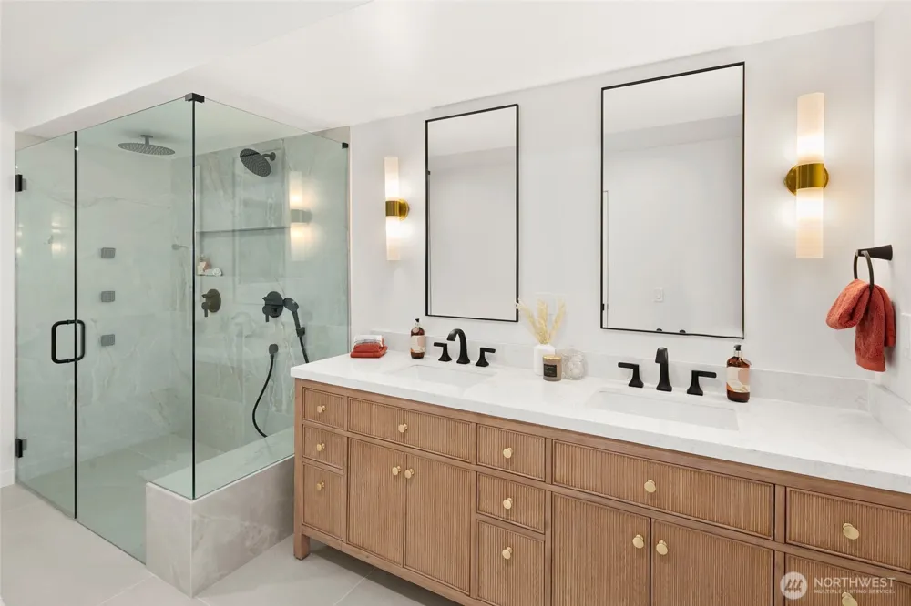 16040 36th Avenue NE Lake Forest Park, WA 98155