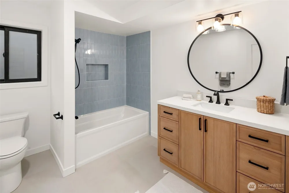 16040 36th Avenue NE Lake Forest Park, WA 98155
