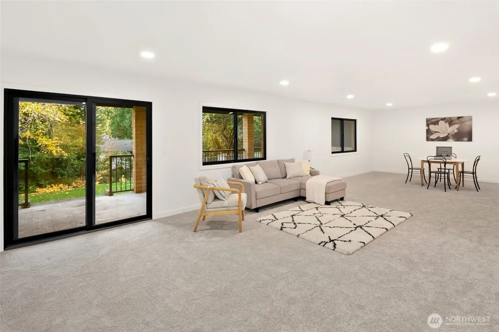 16040 36th Avenue NE Lake Forest Park, WA 98155
