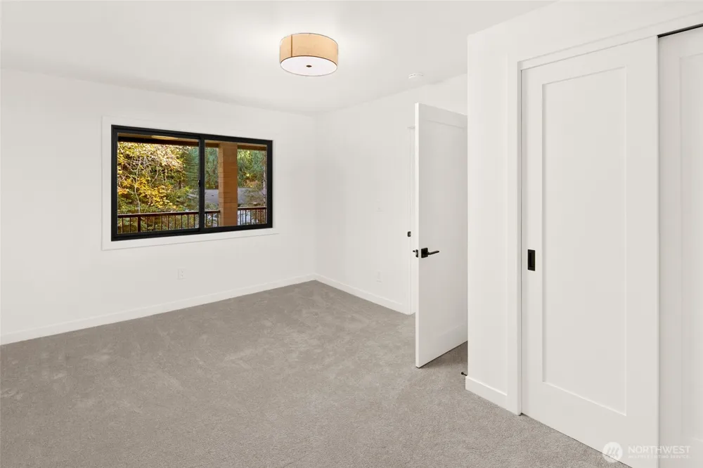 16040 36th Avenue NE Lake Forest Park, WA 98155