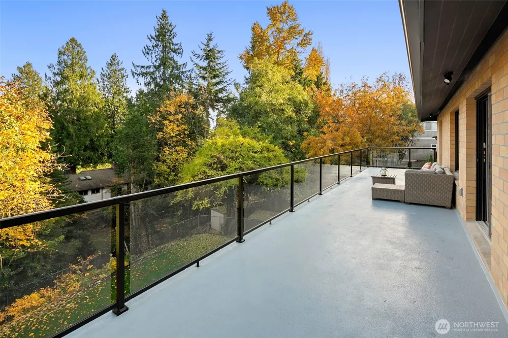16040 36th Avenue NE Lake Forest Park, WA 98155