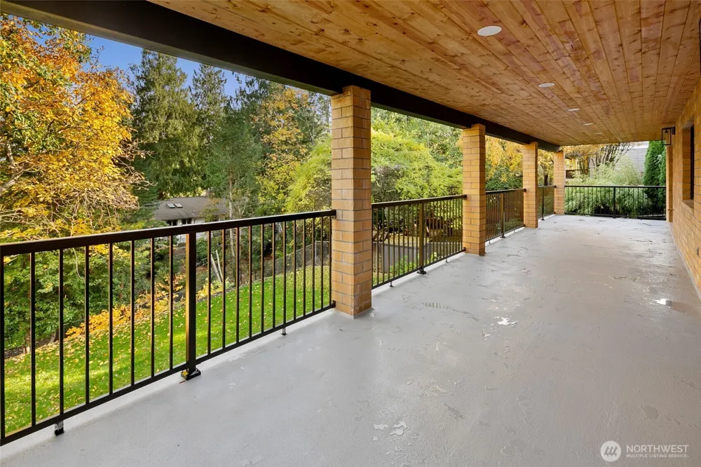 16040 36th Avenue NE Lake Forest Park, WA 98155