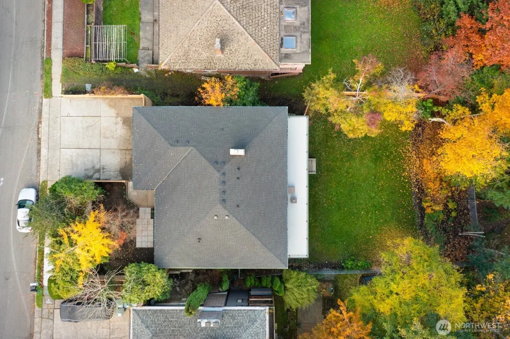 16040 36th Avenue NE Lake Forest Park, WA 98155