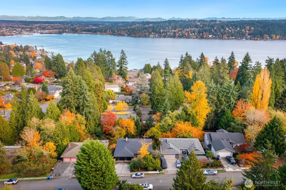 16040 36th Avenue NE Lake Forest Park, WA 98155
