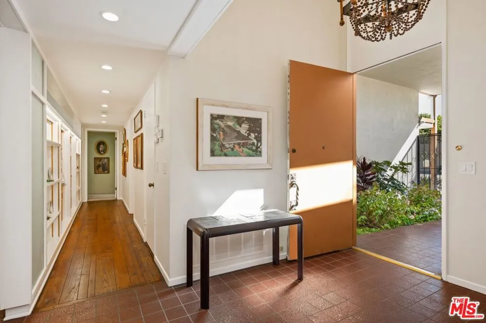 5435 W 64th Street Los Angeles, CA 90056
