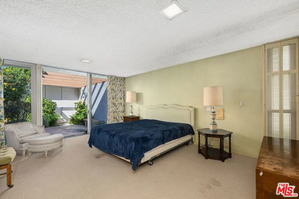 5435 W 64th Street Los Angeles, CA 90056
