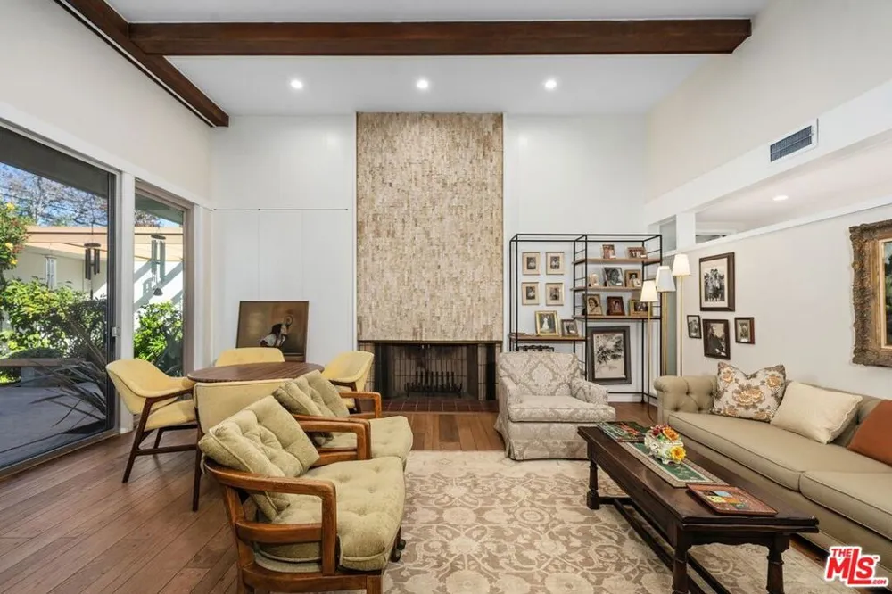 5435 W 64th Street Los Angeles, CA 90056