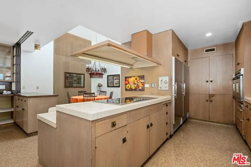 5435 W 64th Street Los Angeles, CA 90056