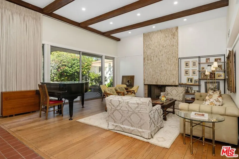 5435 W 64th Street Los Angeles, CA 90056