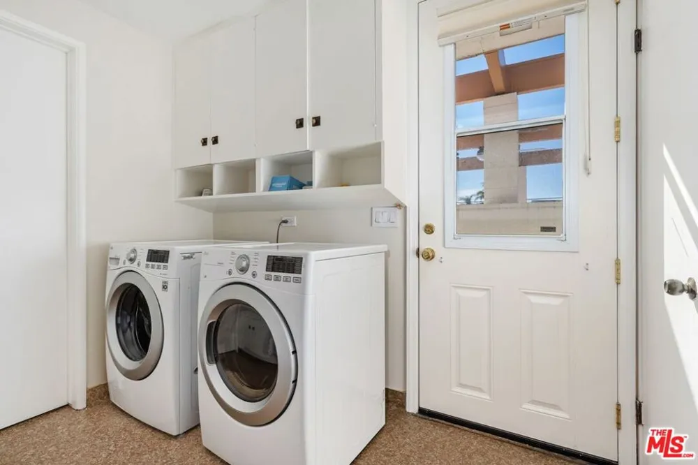 5435 W 64th Street Los Angeles, CA 90056