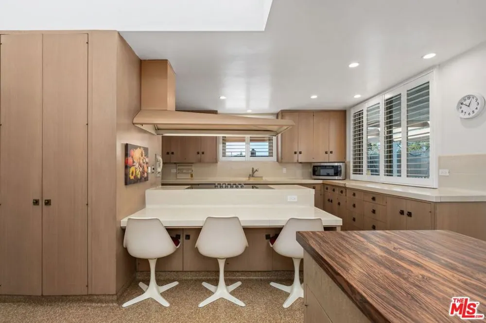 5435 W 64th Street Los Angeles, CA 90056