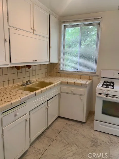1016 Omer Lane Sun Valley, CA 91502
