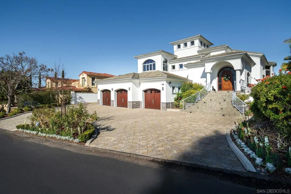 5848 Meadows Del Mar