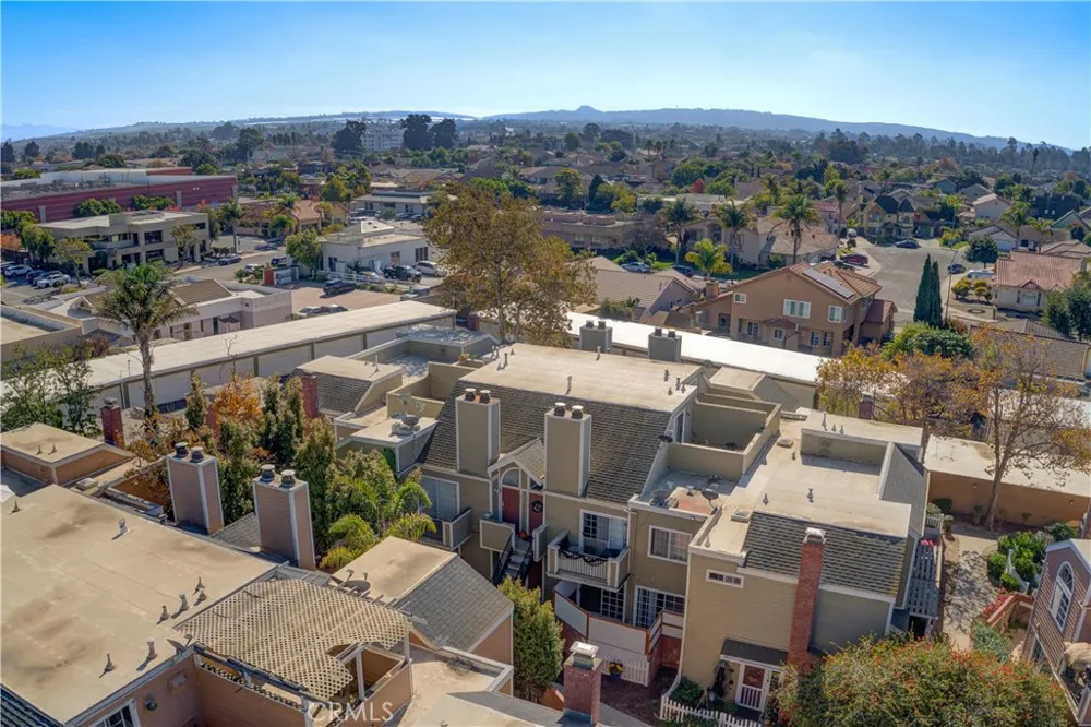 2403 Country Santa Maria, CA 93455