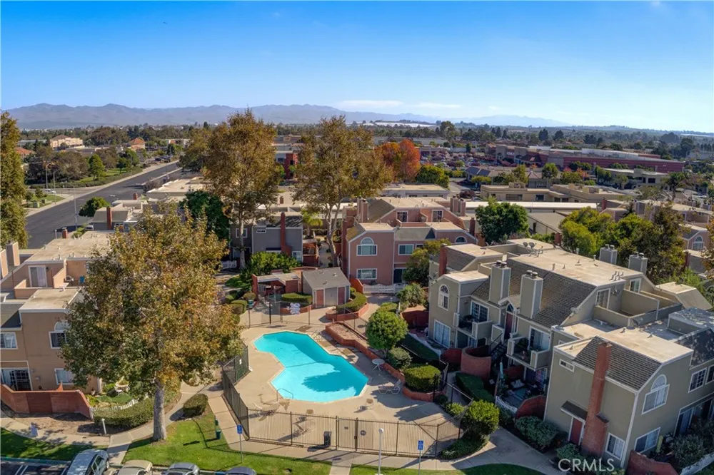 2403 Country Santa Maria, CA 93455