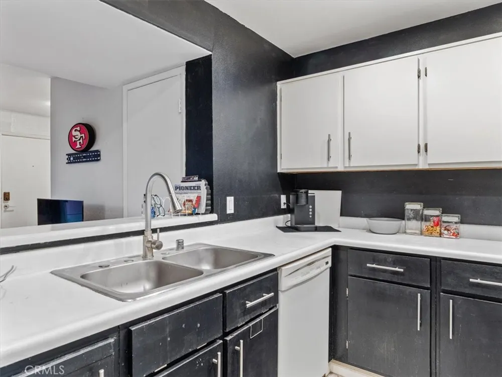 2403 Country Santa Maria, CA 93455