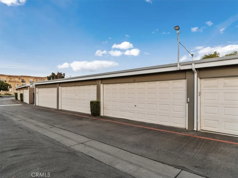 2403 Country Santa Maria, CA 93455