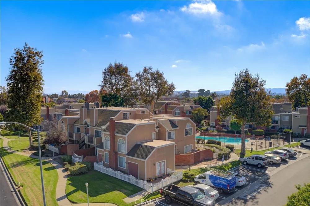 2403 Country Santa Maria, CA 93455