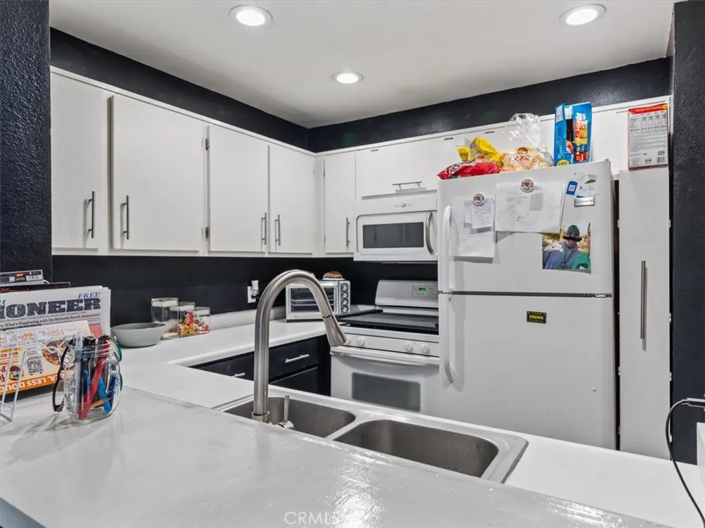 2403 Country Santa Maria, CA 93455