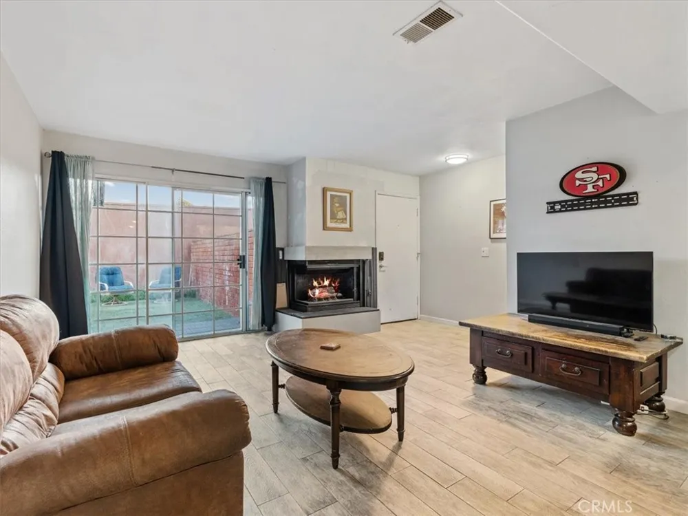 2403 Country Santa Maria, CA 93455