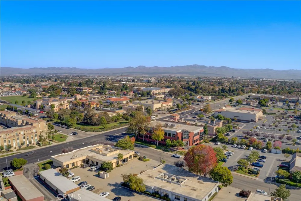 2403 Country Santa Maria, CA 93455