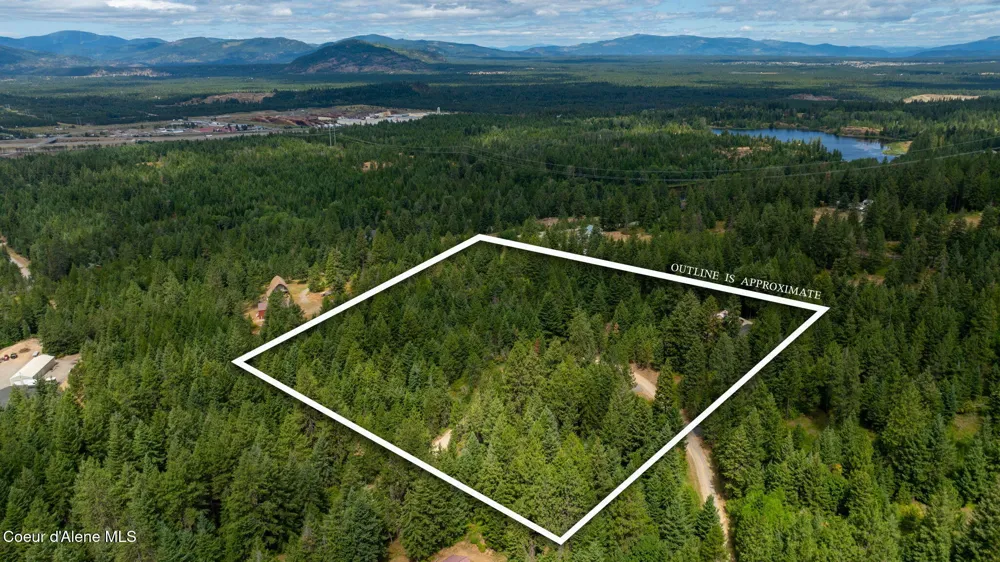 5671 E Wildlife Trail Hayden, ID 83835