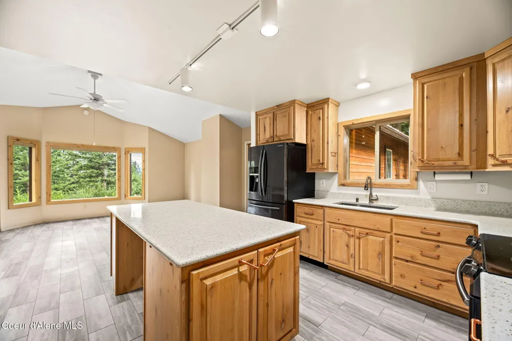 5671 E Wildlife Trail Hayden, ID 83835